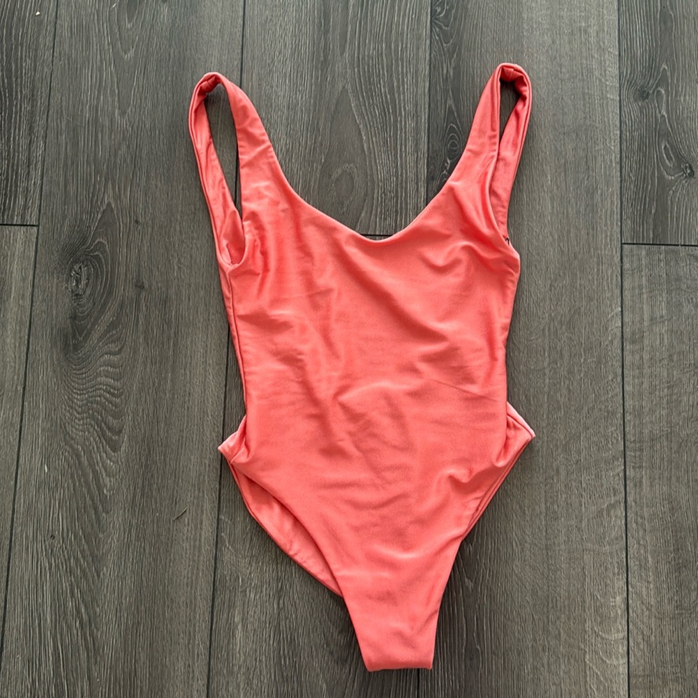 Jade swim contour suit NWOT